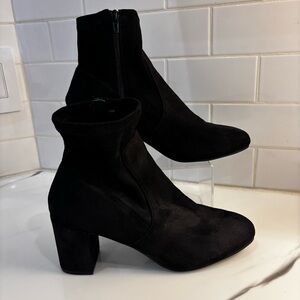 Mari A Itsie Black Ankle Boots, size 8.5